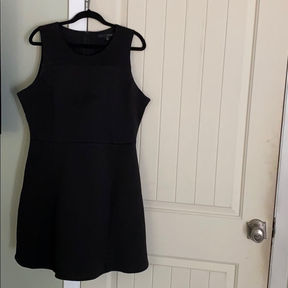 Harve Bernard Sleeveless black dress